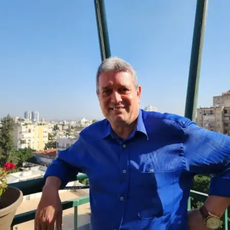 חיים, 61פתח תקווה