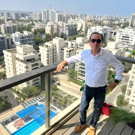 מני, 67גני תקווה 